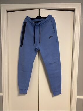 Men’s Nike tech